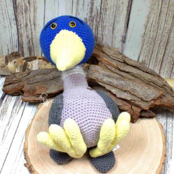 Vogel mit lustigem blauen Wackelkopf