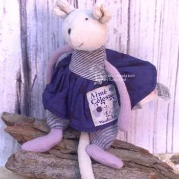 Stoffrassel Maus mit Kleid angezogen