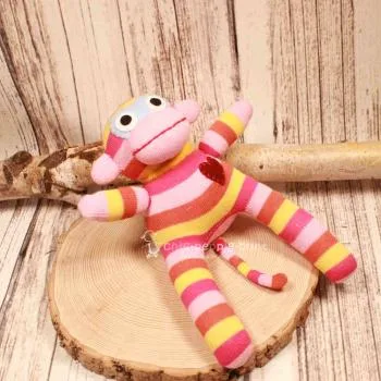 Gestreifter Sockenaffe Midi von HickUps in Rosa, Pink und Gelb, handgefertigte Stoffpuppe aus Fair Trade Produktion, Größe 26 cm.