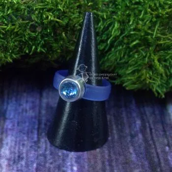 Damenring mit Kautschuk-Band blau und Swarovski-Stein schmal