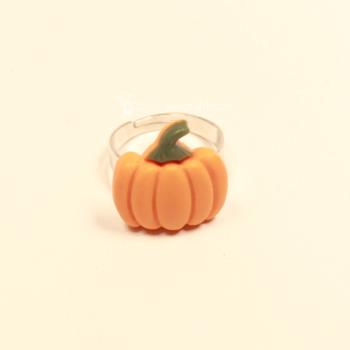 Verstellbarer silberfarbener Ring mit Kürbis-Motiv, geeignet als Damenring oder Kinderring für Halloween und Fasching.