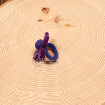 Kinderring Filz-Blume Lila-Blau – Bestickter Fingerring Handmade