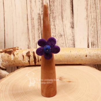Kinderring Filz-Blume Lila-Blau – Bestickter Fingerring Handmade