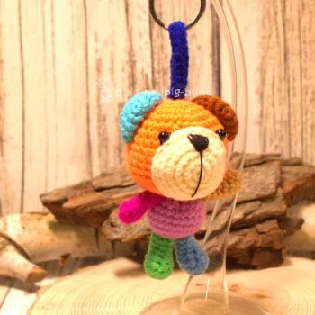 Handgemachter gehäkelter Bär in orange als unisex Glücksbringer. Fair Trade Wolle, 11×7×6 cm.