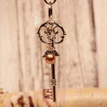 Goldener Schutzengel Schlüsselanhänger – Edler Vintage-Schlüssel & Charm
