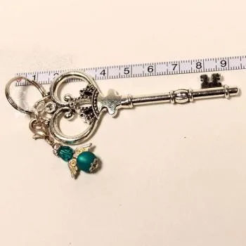 Schlüsselanhänger Schutzengel Türkis – 2-in-1 Schlüssel & Charmsanhänger - schluesselanhaenger engel tuerkis schluessel gross