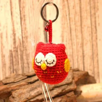 Gehäkelte Eule Rot, unisex Schlüsselanhänger und Glücksbringer aus Fair Trade Wolle, handmade.