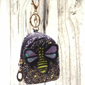 Schlüsselanhänger Utensilientasche Glitzer schwarz mit Motiv Biene, Maße 10x6x4 cm, seitliche Ansicht.