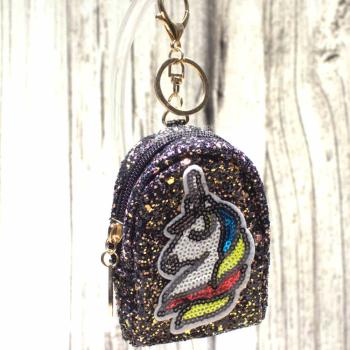 Schlüsselanhänger Utensilientasche Glitzer schwarz mit Motiv Flamingo, Maße 10x6x4 cm, seitliche Ansicht.
