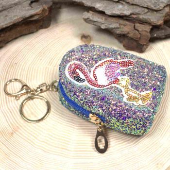 Buntes Glitzer Mäppchen Schlüsselanhänger mit Flamingo-Motiv. Kleine Utensilientasche 10x6x4 cm.