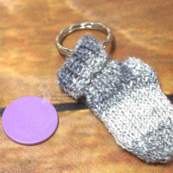 Schlüsselanhänger Socke handgestrickt in braun