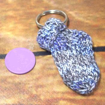 mini Socke handgestrickt als Scchlüsselanhänger