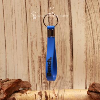 Bench Taschenbaumler befestigt an einem Rucksack zur Veranschaulichung der 12 cm Länge.