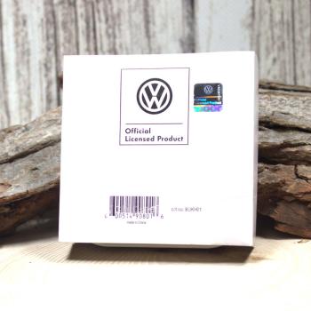 Hochwertiger Schlüsselanhänger aus verchromtem Metall in Form der blau-weißen VW T1 Bus Front in geprägter Blech-Geschenkbox. Hochwertiger Schlüsselanhänger aus verchromtem Metall in Form der blau-weißen VW T1 Bus Front in geprägter Blech-Geschenkbox.
