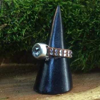 Damenring mit Strass-Band braun und Swarovski-Stein schmal