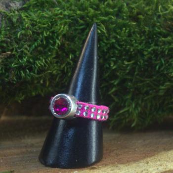 Damenring mit Strass-Band pink und Swarovski-Stein schmal