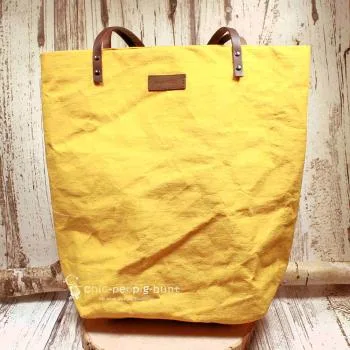 Umweltfreundliche Shoppertasche aus grauem waschbarem Papier mit edlen Ledergriffen, gefertigt in Deutschland von Maxx Factory.