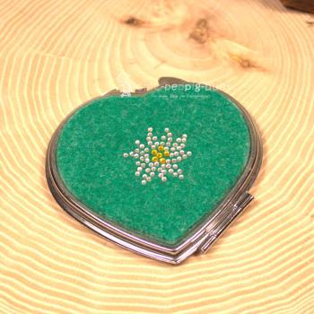 Taschenspiegel Herz Filz grün Tracht Strass Edelweiß geschlossen
