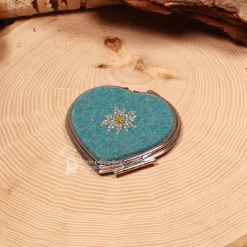 Handspiegel Herzform Filz türkis Edelweiss Motiv aus Strass