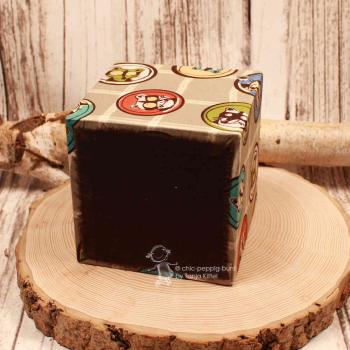 Quadratische Sortierbox (11x11 cm) mit unterschiedlichen Fächertiefen für Stifte.