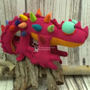 Stofftier Dinosaurier in rot-pink mit bunten Stacheln