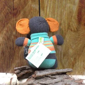 Kuscheltier Sockenelefant mit gestreiften Pullover