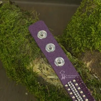 Vielseitig rockiges Nieten Wildleder-Optik Armband im Glitzerstil - strassarband farbig lila nieten1