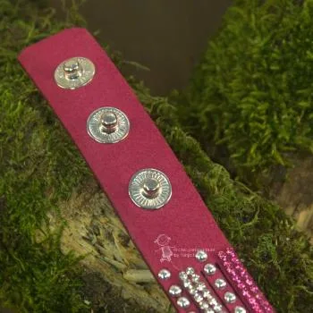 Vielseitig rockiges Nieten Wildleder-Optik Armband im Glitzerstil - strassarband farbig pink nieten1