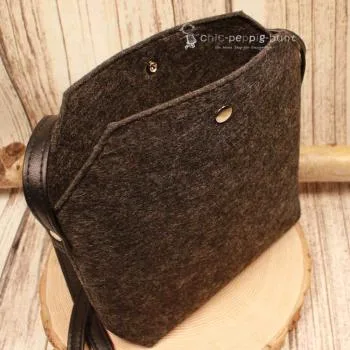 Filz Handtasche Dunkelgrau – Moderne Schultertasche mit Leder - umhaengetasche handtasche filz dunkelgrau druckknopf lederriemen 1fach