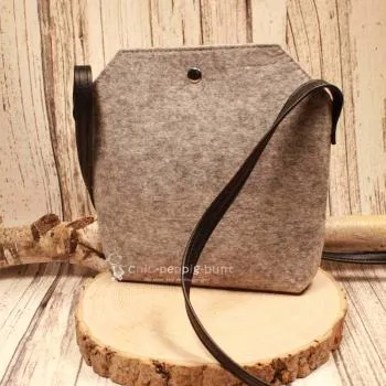 Filz Handtasche Hellgrau – Umhängetasche mit Lederriemen - umhaengetasche handtasche filz hellgrau druckknopf lederriemen 1fach