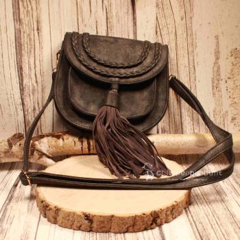 Kleine schwarze Handtasche aus stabilem Leder mit langen Fransen und verstellbarem Schulterband mit Karabinern.