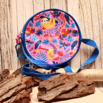 Runde blaue Kindertasche mit niedlichem Faultier-Motiv, Reißverschluss und verstellbarem Schultergurt.