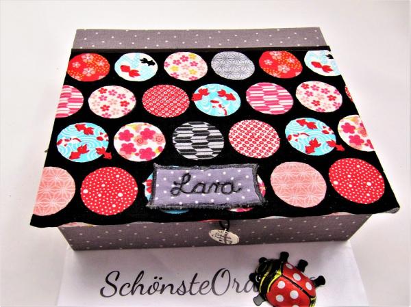 edle Schatulle - in Grau mit bunten japanischen Kugeln edle Schatulle - in Grau mit bunten japanischen Kugeln