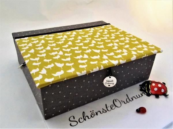 edle Schatulle - in Grau mit gelbem Deckel und kleinen Tulpen edle Schatulle - in Grau mit gelbem Deckel und kleinen Tulpen
