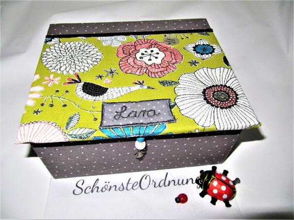 edle Schatulle - in Grau mit zartgrünem Deckel Blumen und Vögeln edle Schatulle - in Grau mit zartgrünem Deckel Blumen und Vögeln
