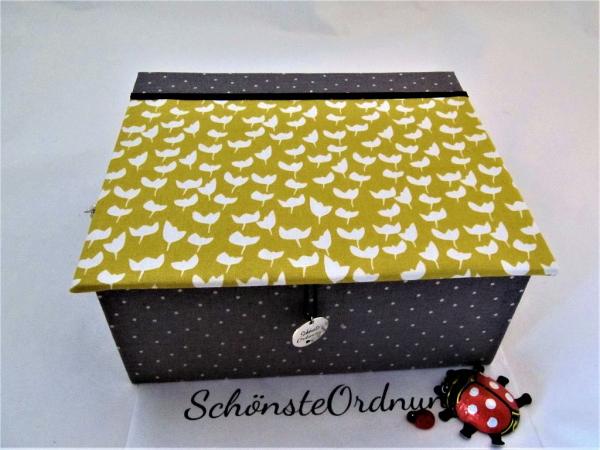 grau - gelbes Schmuckkästchen mit Pünktchen und kleinen Tulpen grau - gelbes Schmuckkästchen mit Pünktchen und kleinen Tulpen