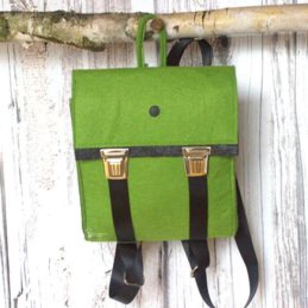 Rucksack Filz grün Metallschnallen