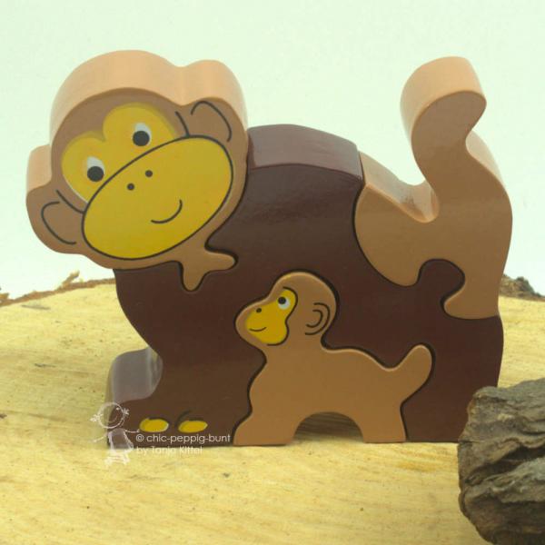 brauner Affe mit Baby aus Holz