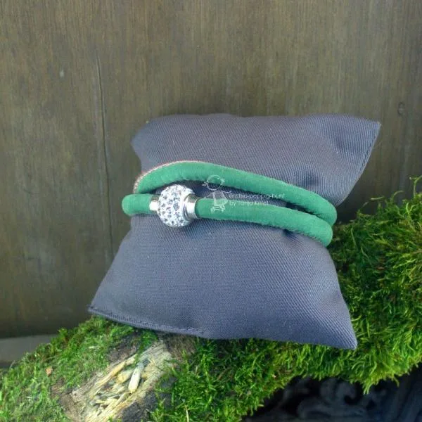 Armband-Strass-Kugel-handgefertigt - Armband leder gruen strass2