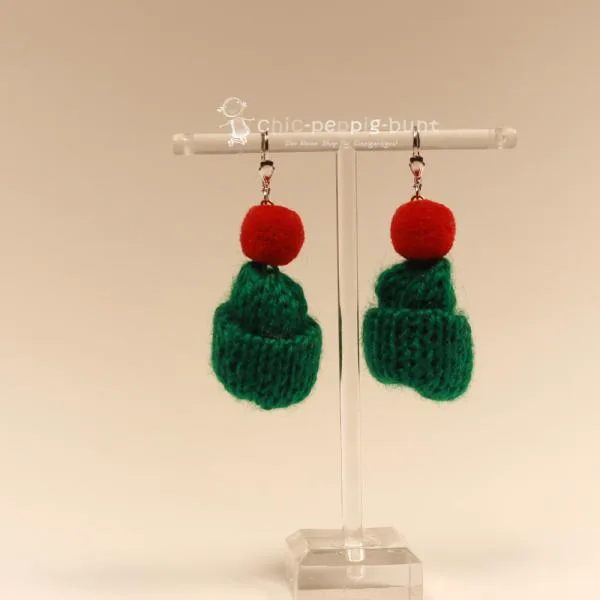Ohrringe als Hänger Weihnachten kleine Bommelmütze gestrickt
