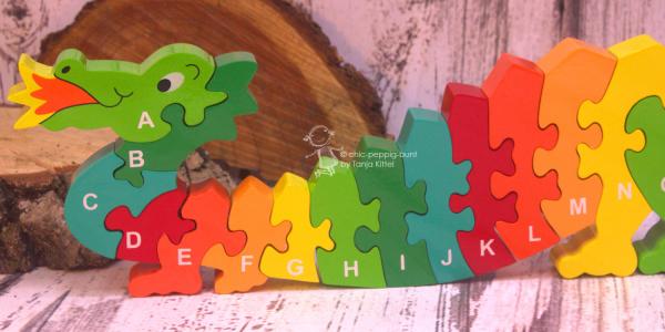 Holz Puzzle mit Buchstaben als Drache
