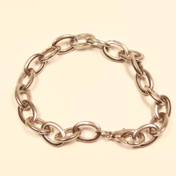 Silberfarbenes, massives Gliederarmband aus Edelstahl mit Karabinerverschluss und 1,2 cm großen Gliedern.