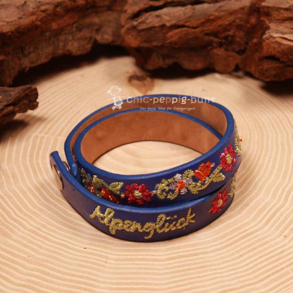 Zwei silberne Druckknöpfe zur Längenverstellung am 40 cm langen Trachtenaccessoire.