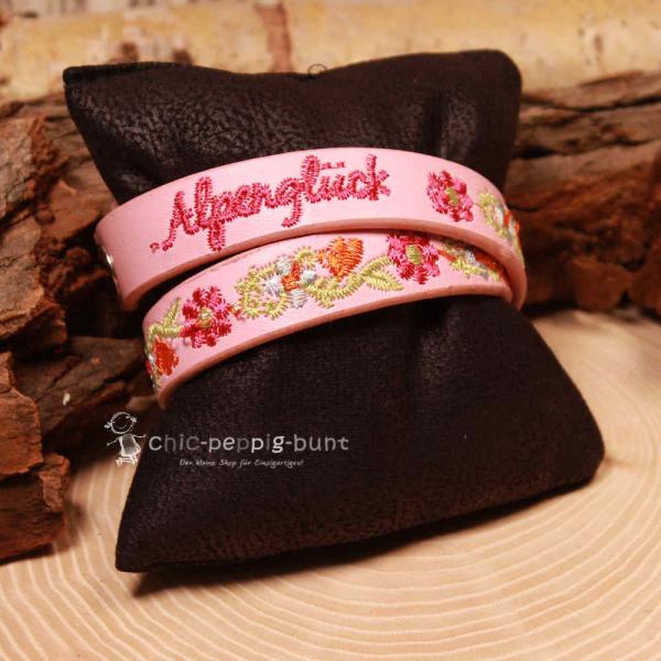 Rosa Kinder Trachtenarmband aus Kunstleder mit Stickerei Alpenglück und Blumen.
