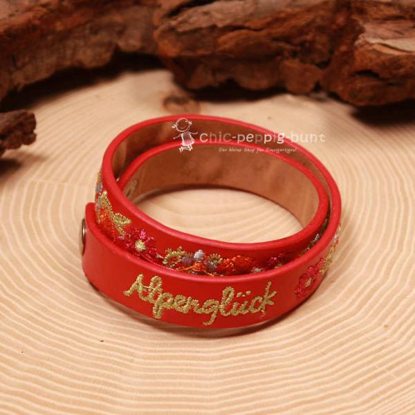 Rotes Kinder Trachtenarmband aus Kunstleder mit Stickerei Alpenglück und bunten Blumen.