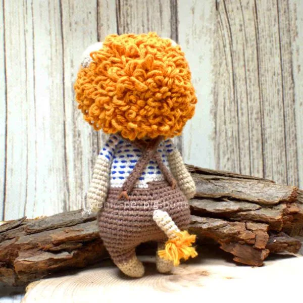 Löwe Dekofigur Stoffpuppe Spielfigur Handmade Tracht Bayern braun orange 19cm gehäkelt