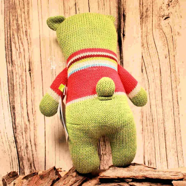Strick-Bär Grün – Handgemachtes Stofftier mit rotem Pullover (30 cm) - baer stofftier gestrickt gruen pulover handmade (1)
