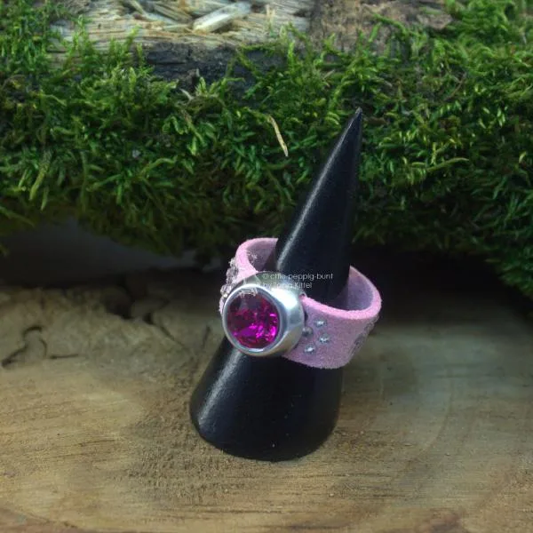 Damenring mit Stoff-Band rosa und Swarovski-Stein breit