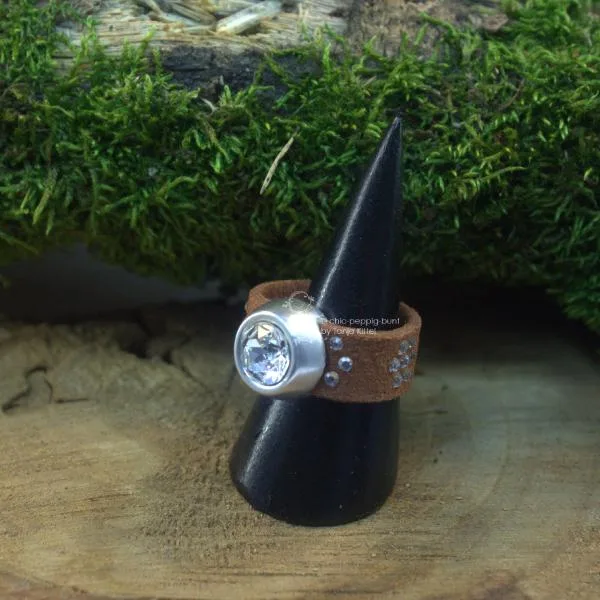 Damenring mit Stoff-Band braun und Swarovski-Stein breit