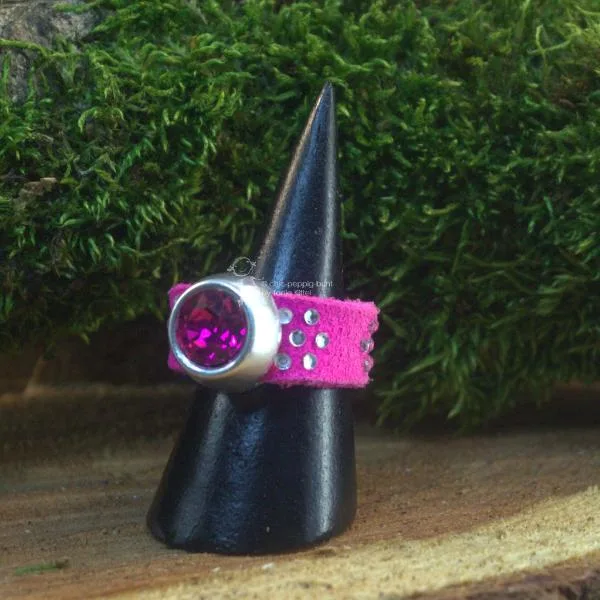 Damenring mit Stoff-Band pink und Swarovski-Stein breit